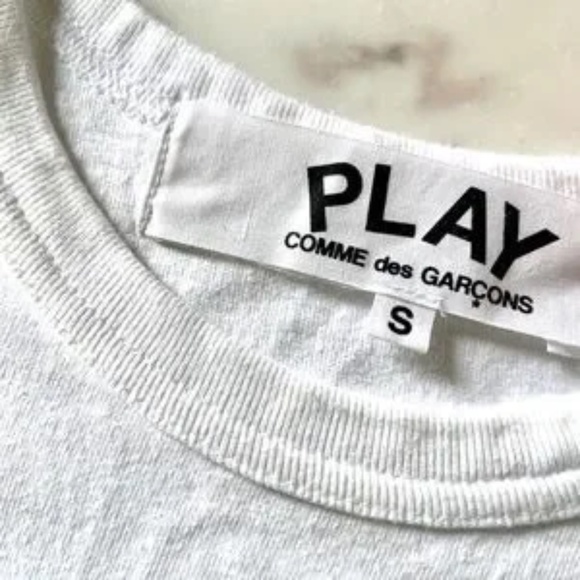 Comme des Garcons Play White Tee with Peeping Red Heart - Picture 7 of 14